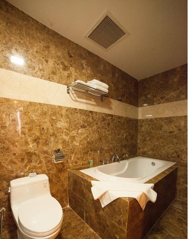 Danang Petro Hotel Экстерьер фото