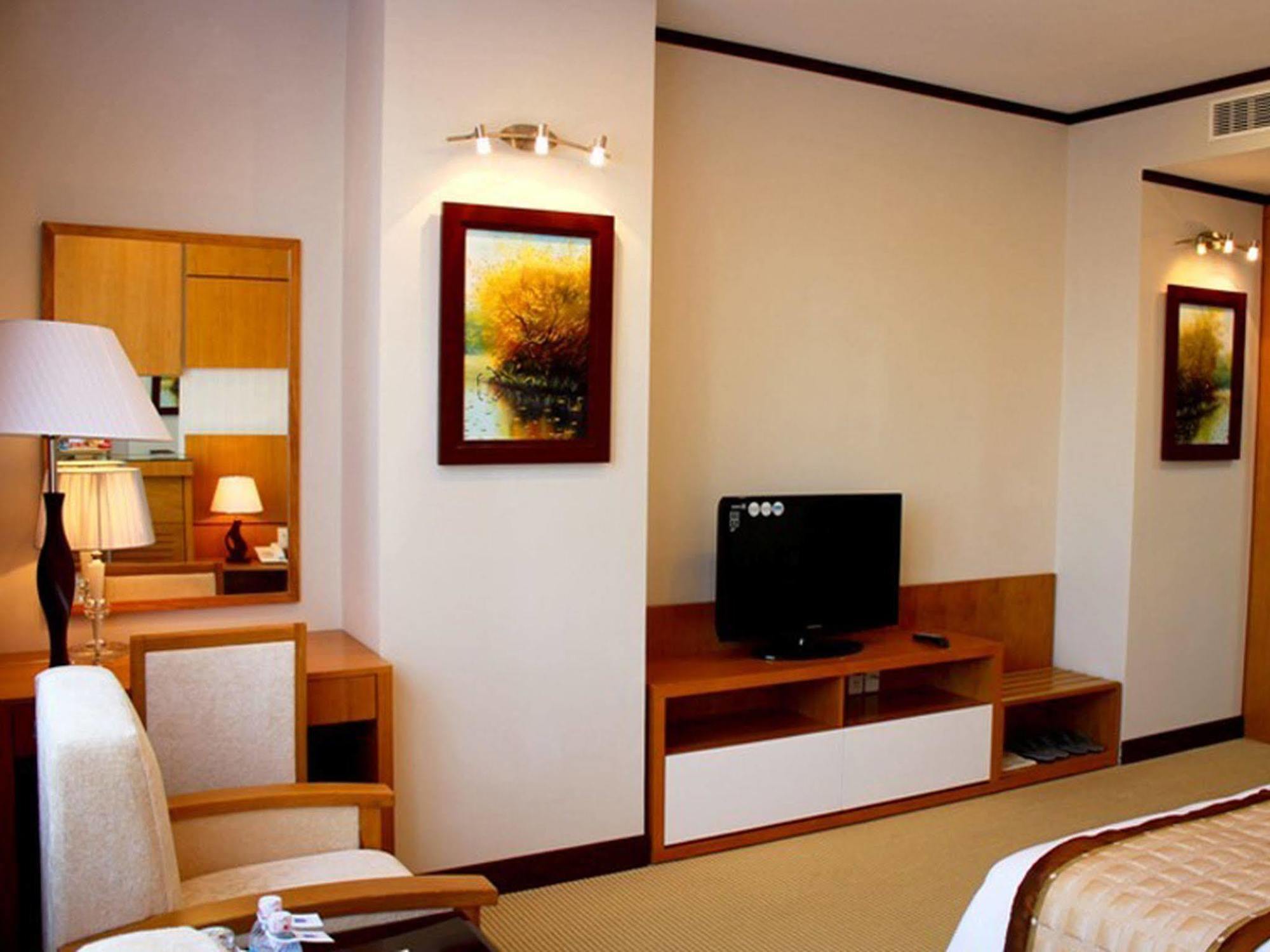 Danang Petro Hotel Экстерьер фото